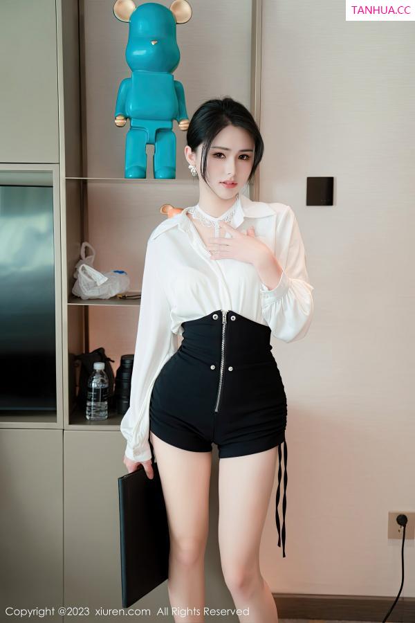   [XiuRen]高清写真图 2023.04.04 No.6520 艾希儿 短裙美臀第25张图片